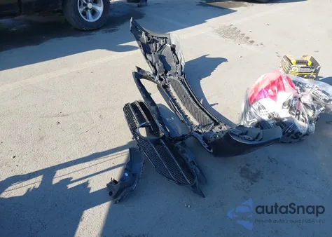 2017 Mercedes-Benz C 300 z USA, uszkodzony, nr VIN 55SWF4JB4HU228255